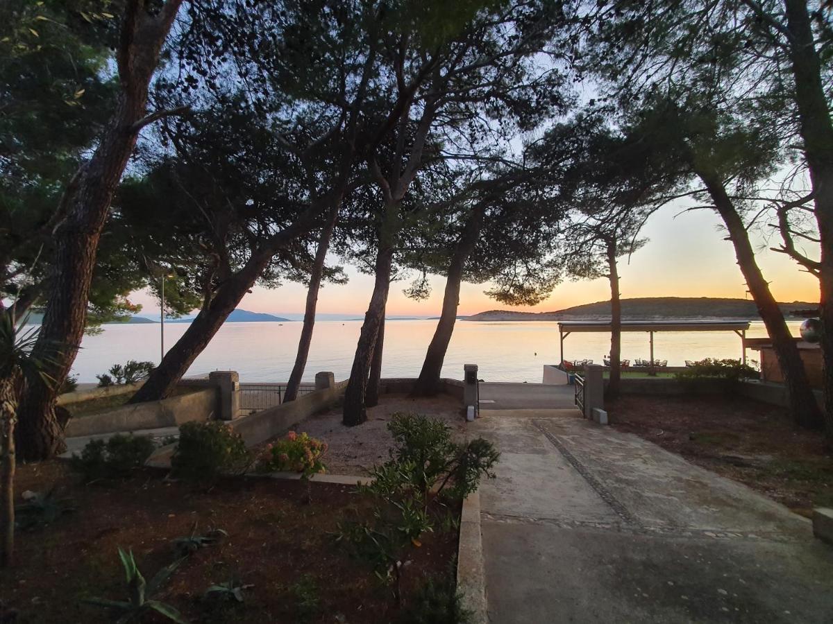 Sidus Maris, Spacious Seaside Apartment With Free Parking Martinšćica Eksteriør billede