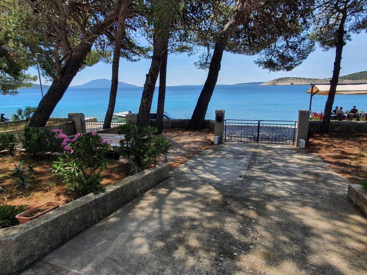 Sidus Maris, Spacious Seaside Apartment With Free Parking Martinšćica Eksteriør billede