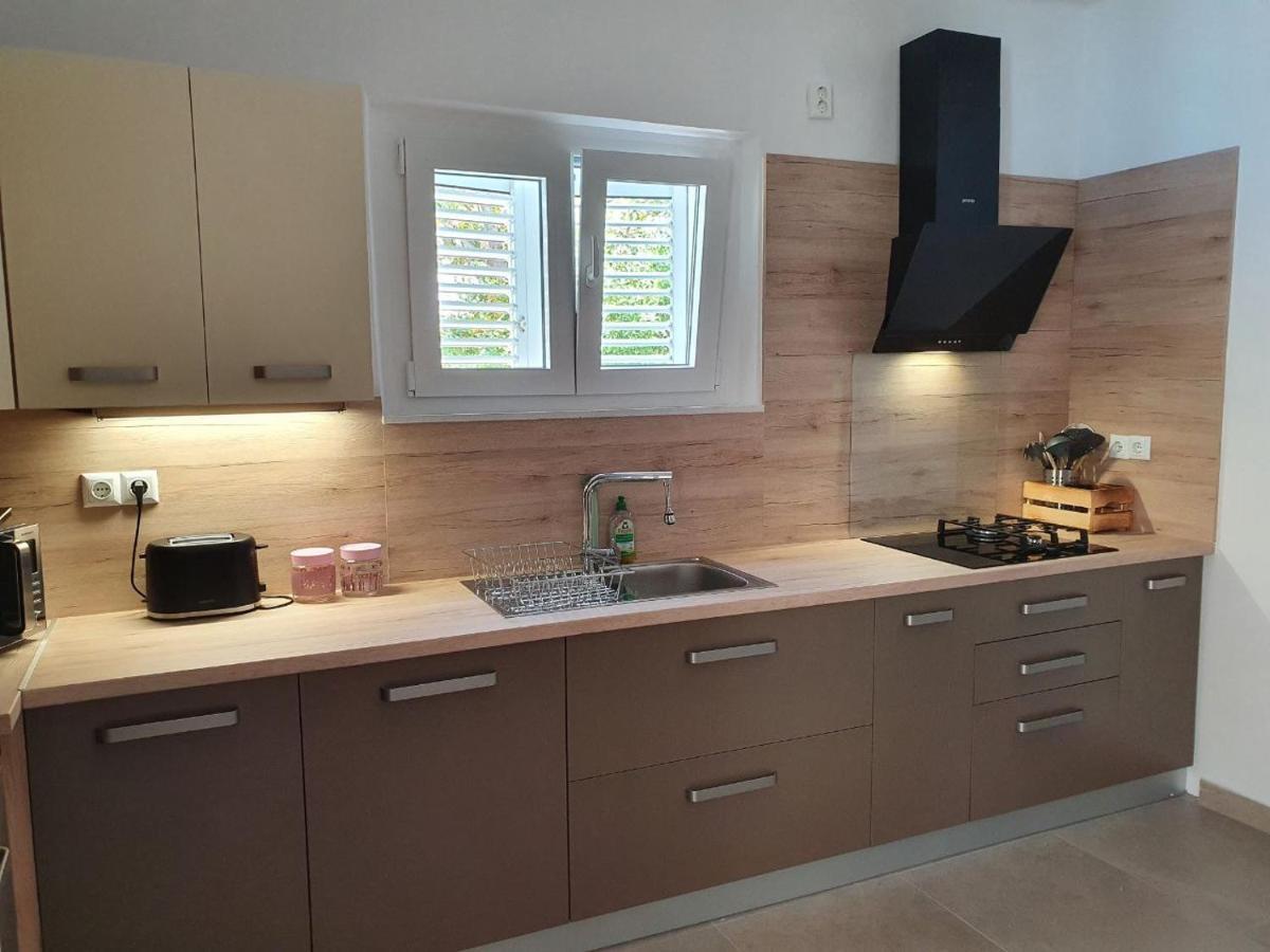 Sidus Maris, Spacious Seaside Apartment With Free Parking Martinšćica Eksteriør billede