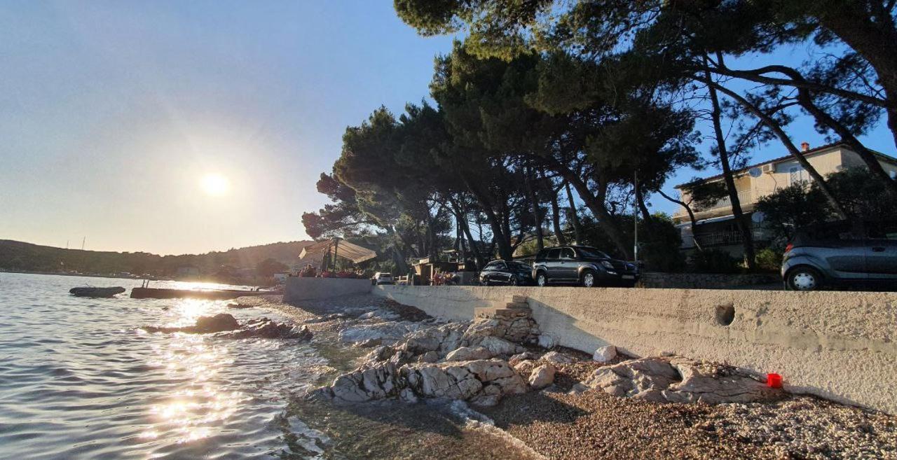 Sidus Maris, Spacious Seaside Apartment With Free Parking Martinšćica Eksteriør billede